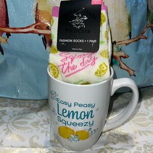 New Gift Set Easy Peasy Lemon Squeezy Ceramic Coffee Mug & Squeeze the day Socks